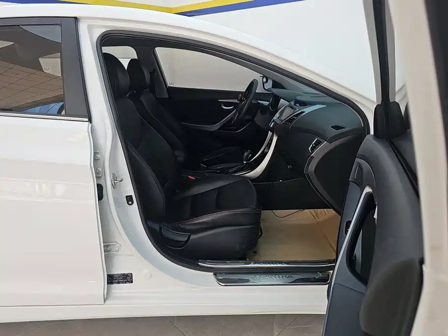 Hyundai Elantra Langdong — миниатюра 8