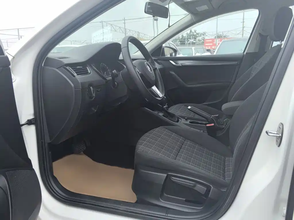 Skoda Octavia — миниатюра 9