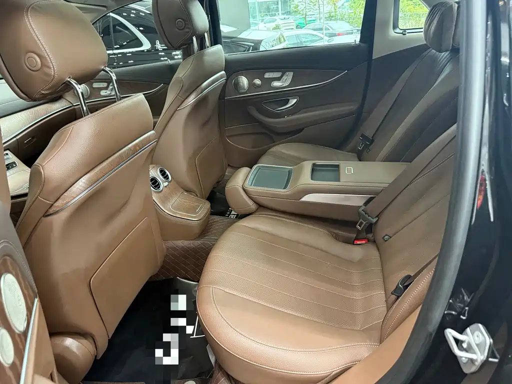 Mercedes-Benz E-Class — миниатюра 6