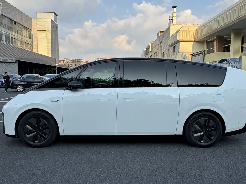 Li Auto Li MEGA — миниатюра 5