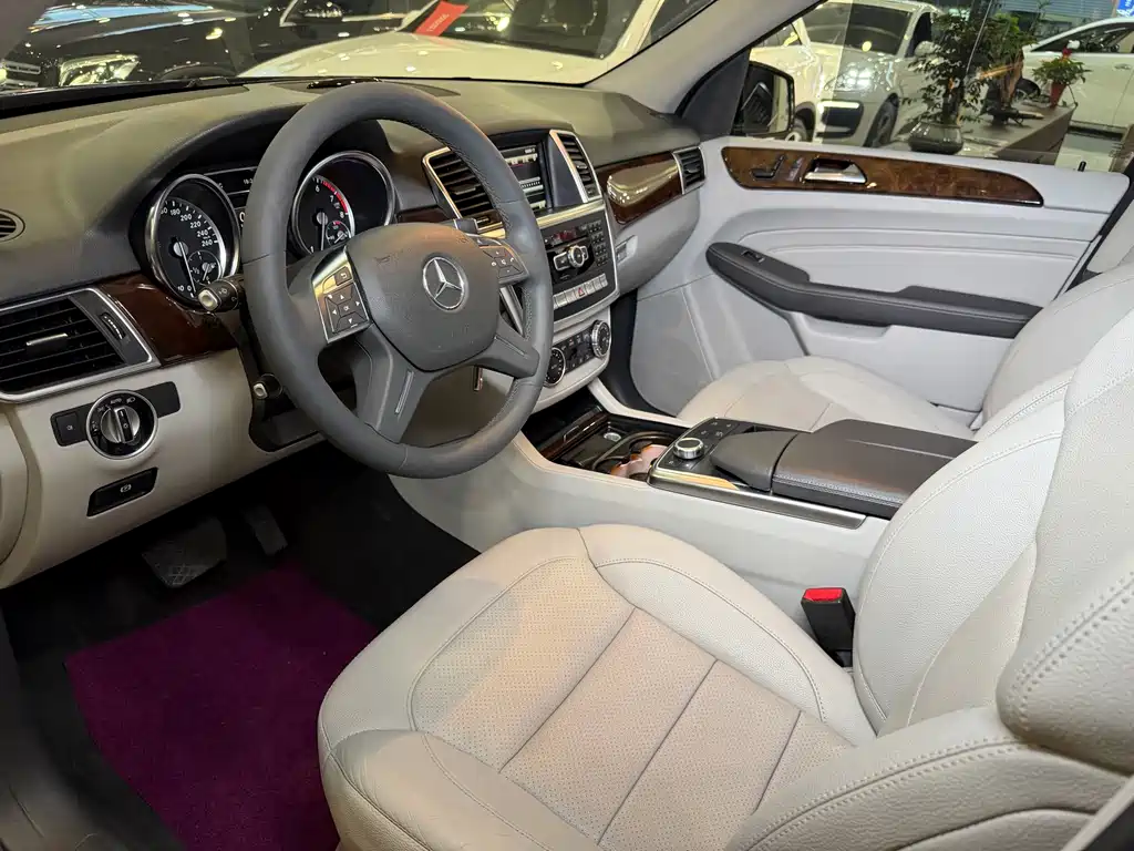 Mercedes-Benz M-Class — миниатюра 8