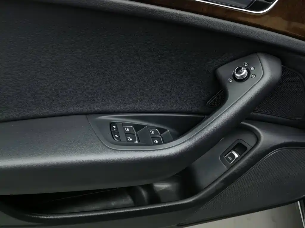 Audi A6L — миниатюра 9