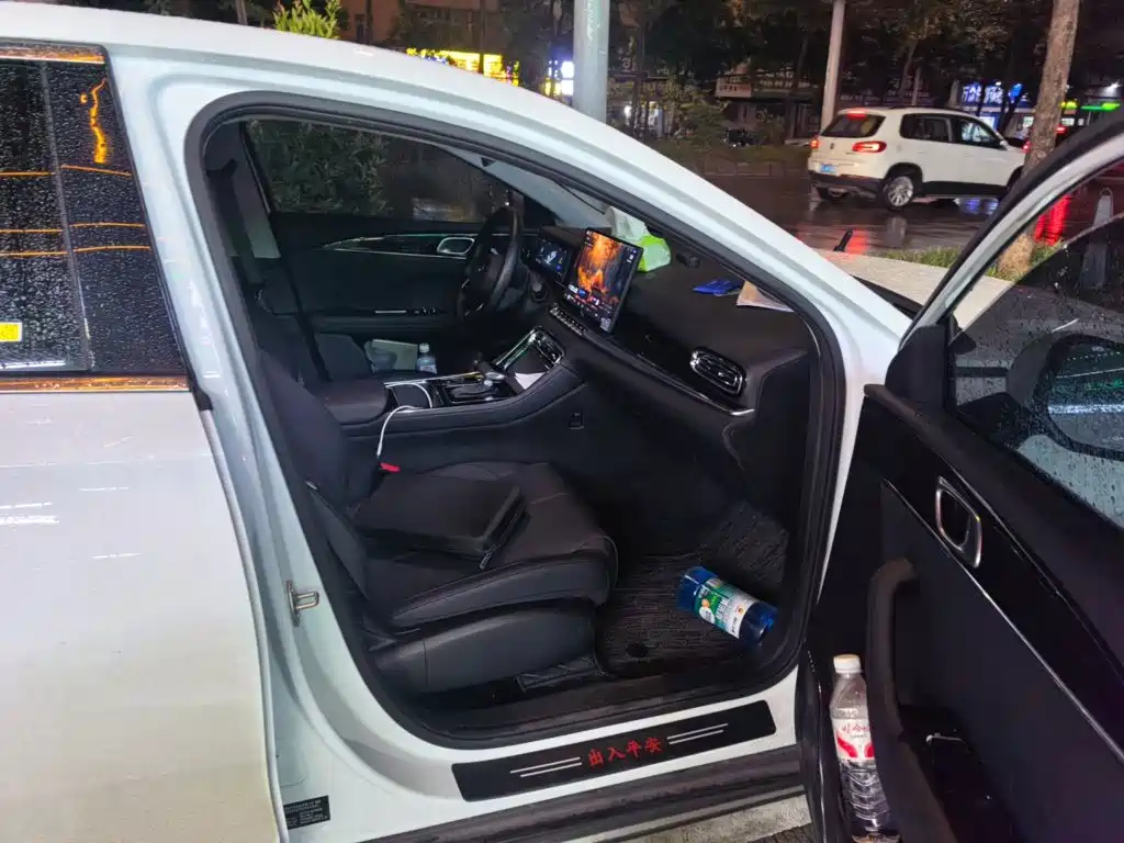 Geely Emgrand — миниатюра 19
