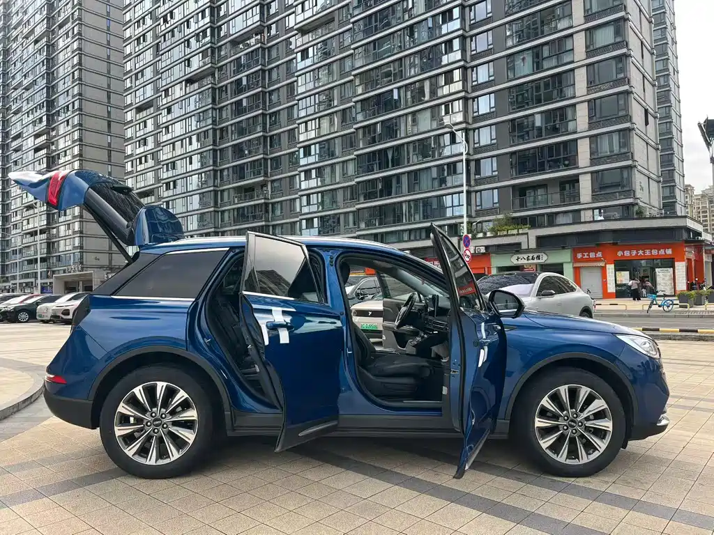Lincoln Corsair — миниатюра 8
