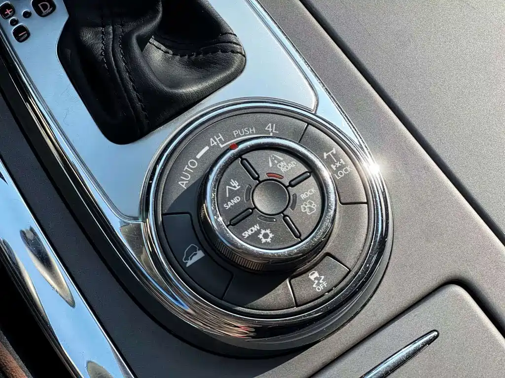Nissan Patrol — миниатюра 10
