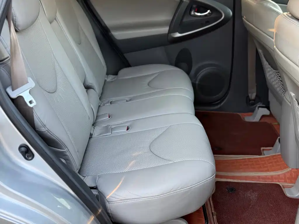 Toyota RAV4 — миниатюра 14