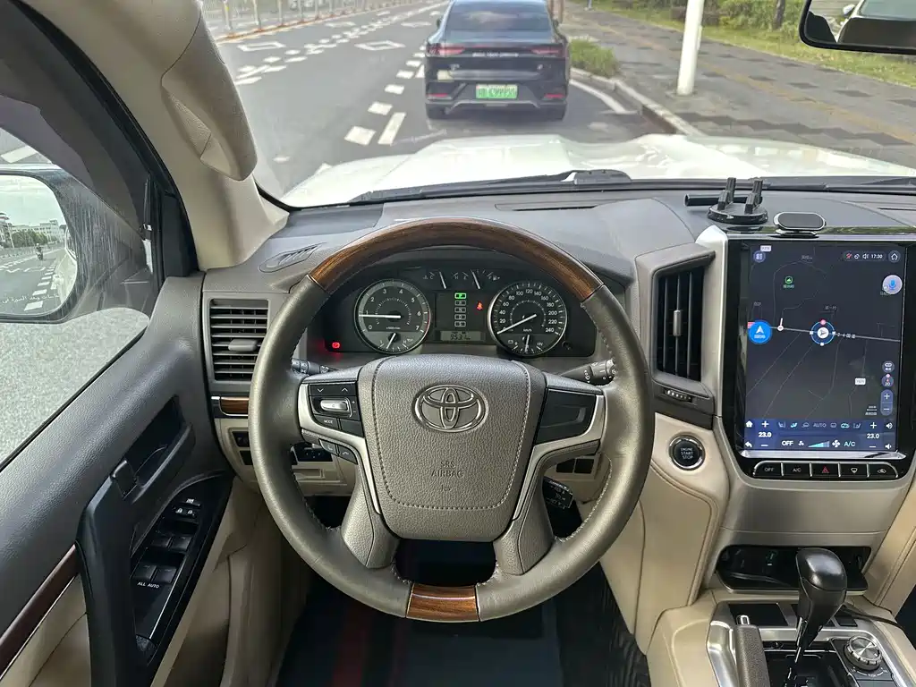 Toyota Land Cruiser — миниатюра 16