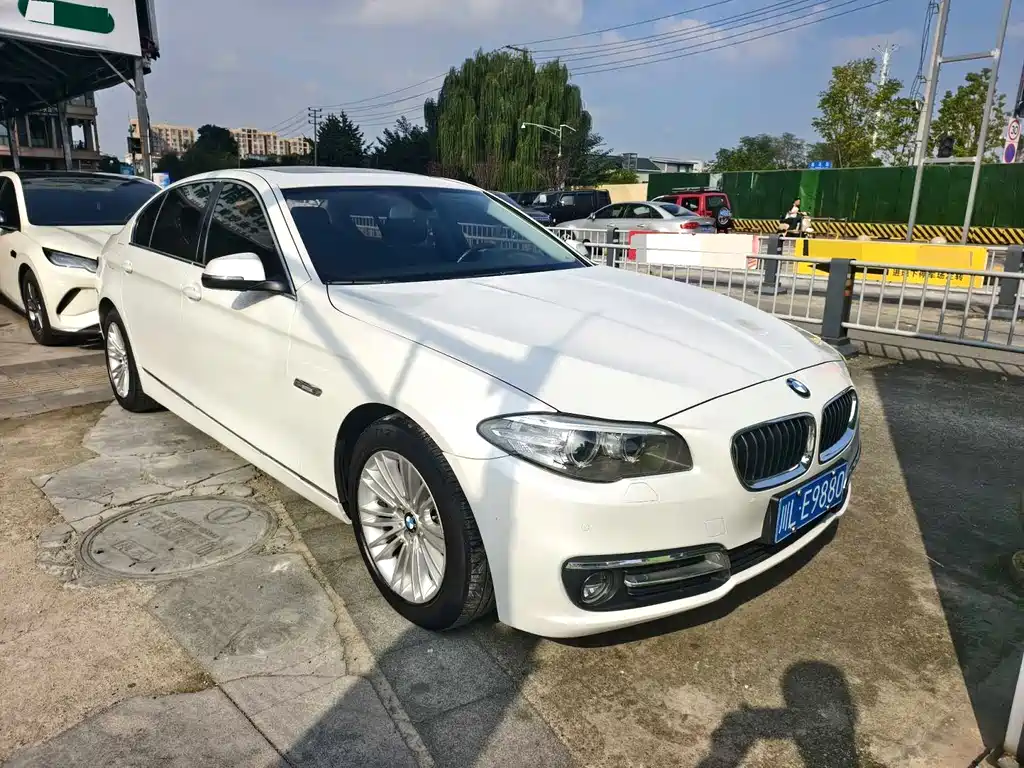 BMW 5 Series — миниатюра 3