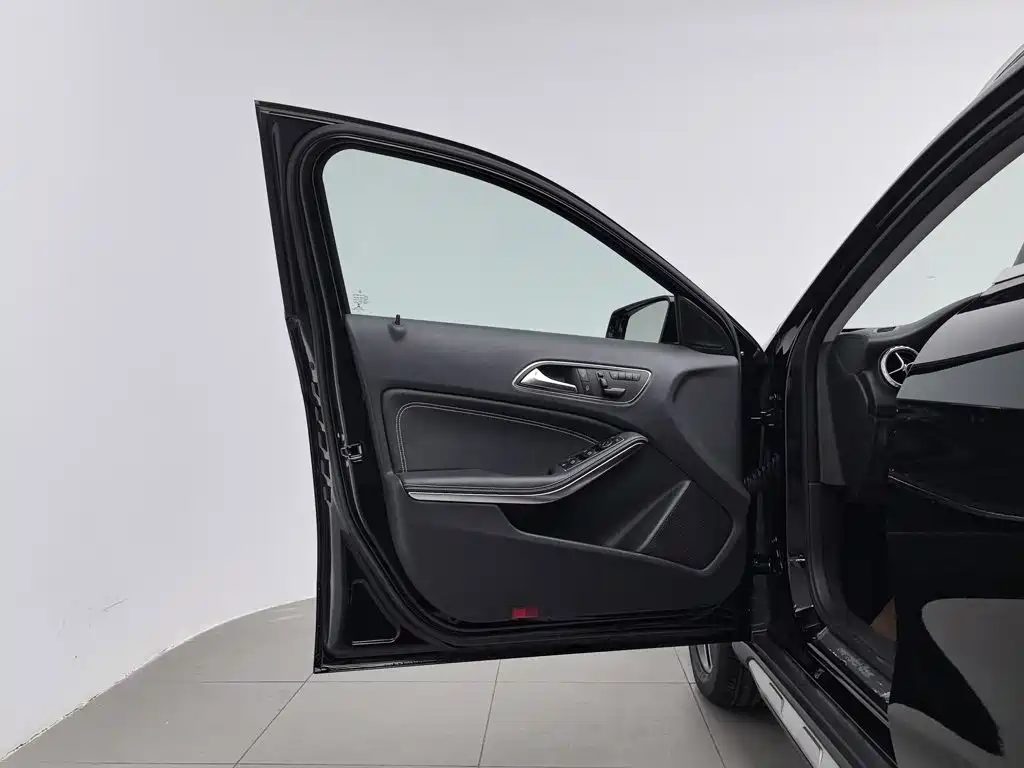 Mercedes-Benz GLA — миниатюра 8