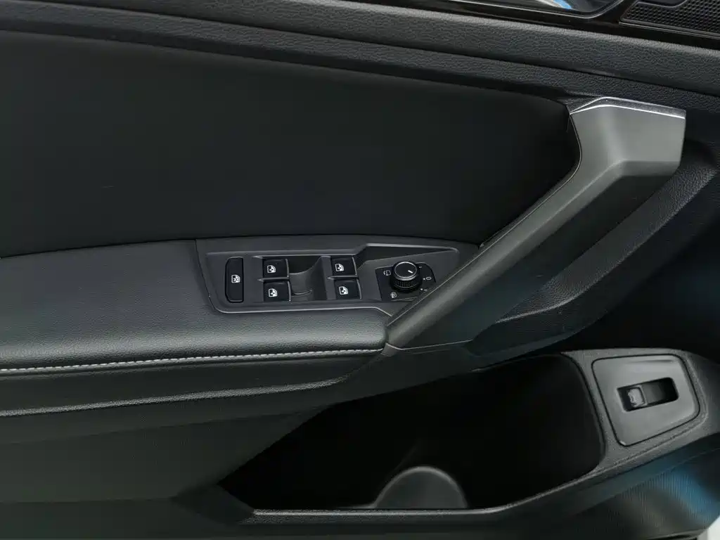 Volkswagen Tiguan L — миниатюра 9