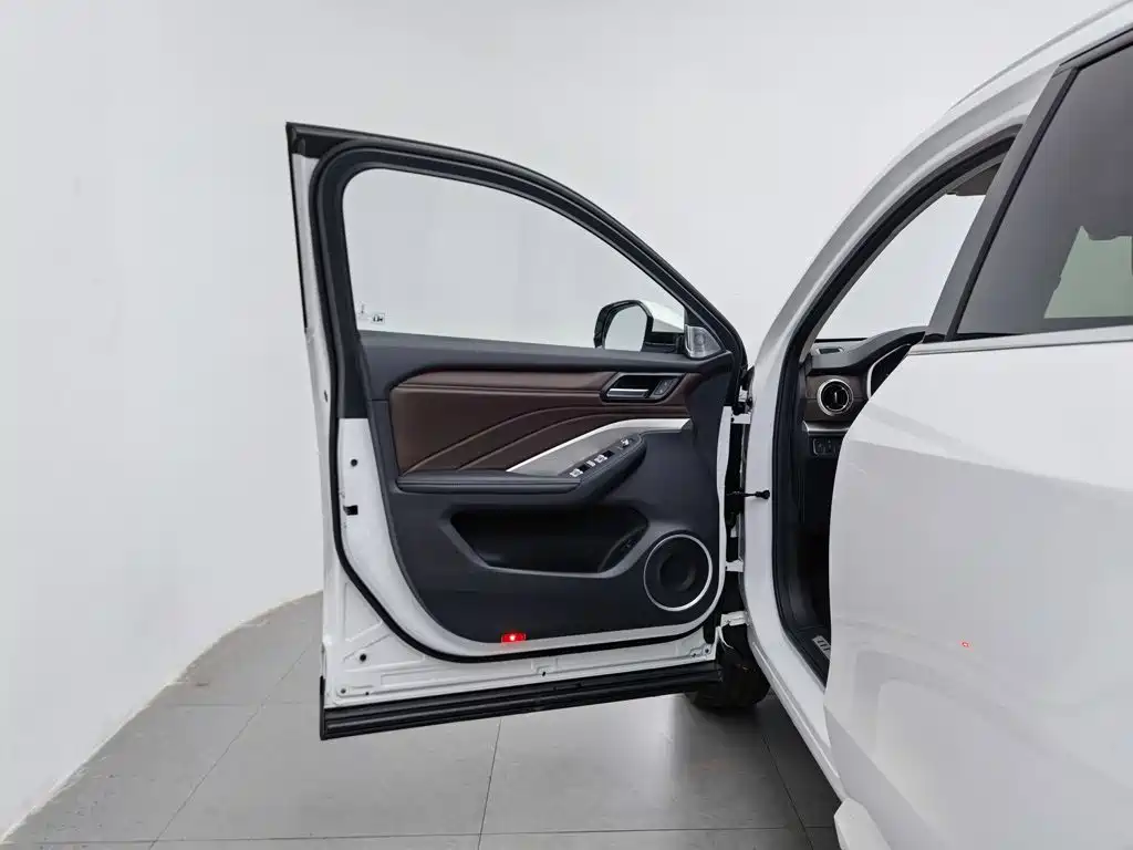 Wey Wey VV6 — миниатюра 8