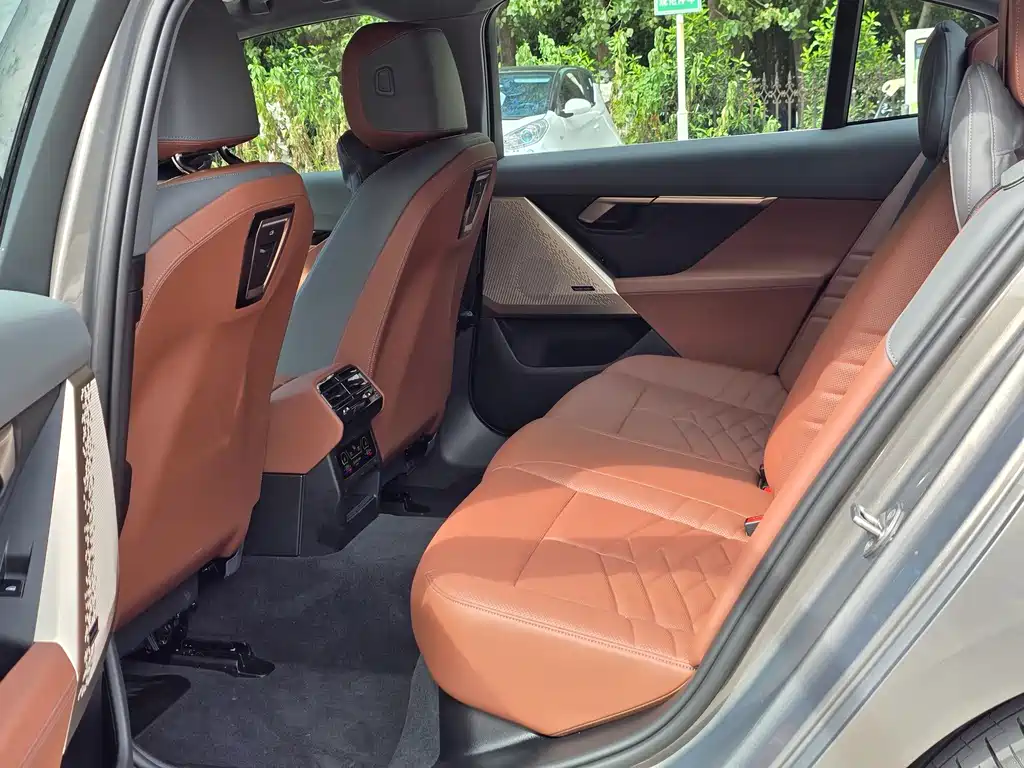 BMW i5 — миниатюра 10
