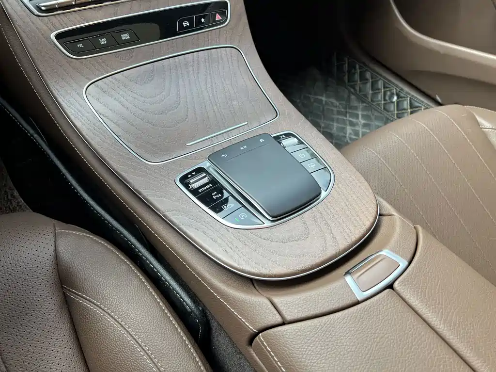 Mercedes-Benz E-Class — миниатюра 9