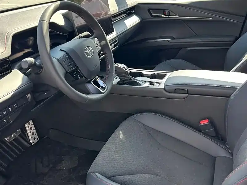 Toyota Camry — миниатюра 3