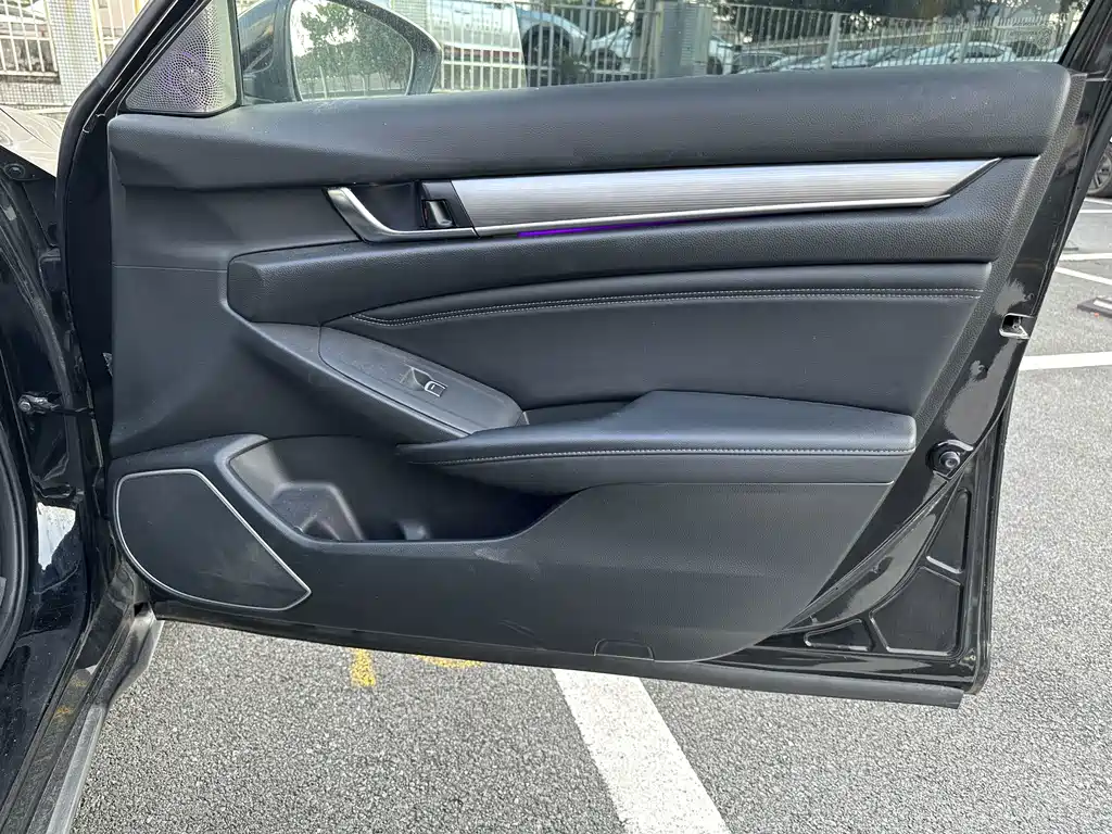 Honda Accord — миниатюра 13