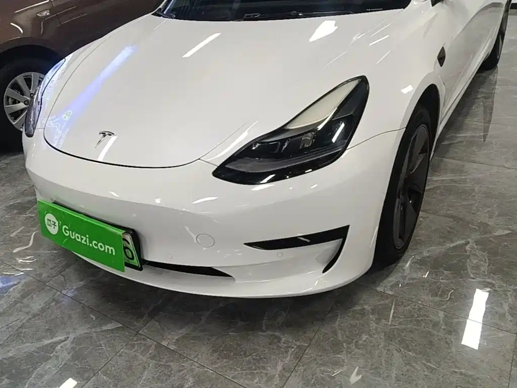 Tesla Model 3 — миниатюра 24