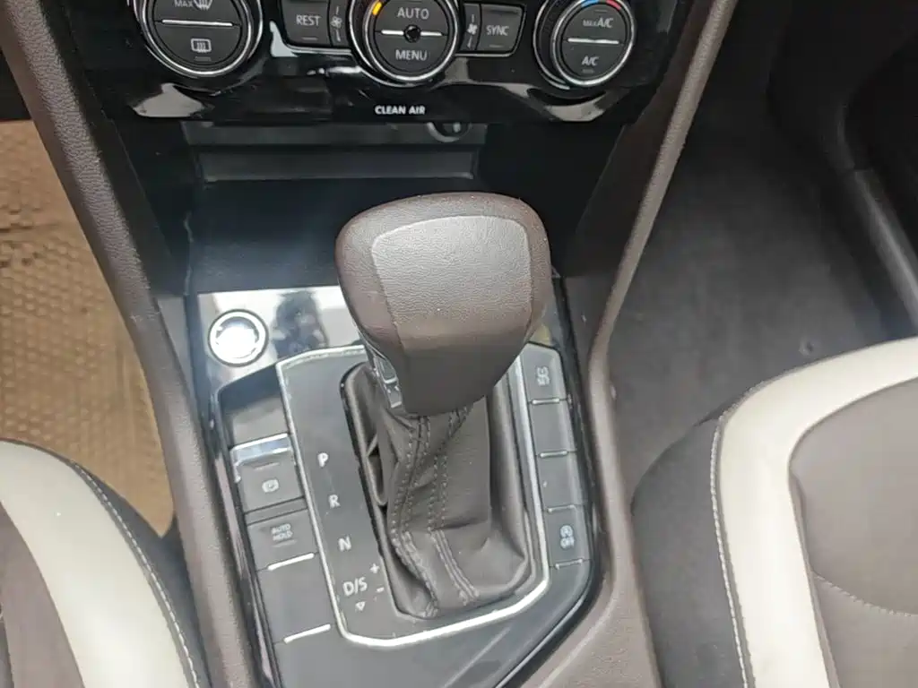 Volkswagen Tiguan L — миниатюра 14