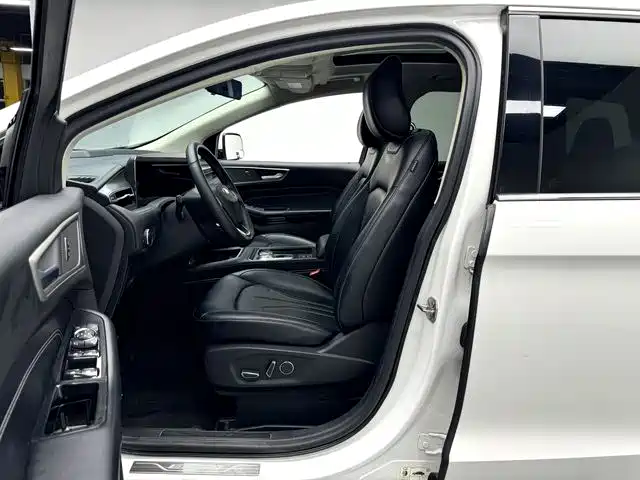 Ford Edge — миниатюра 5