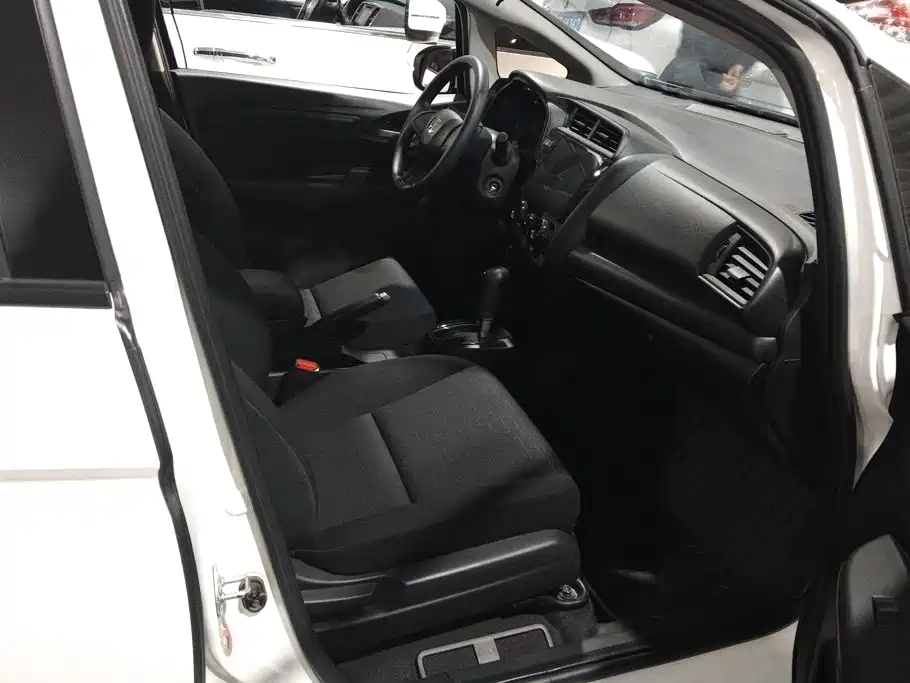 Honda Fit — миниатюра 8