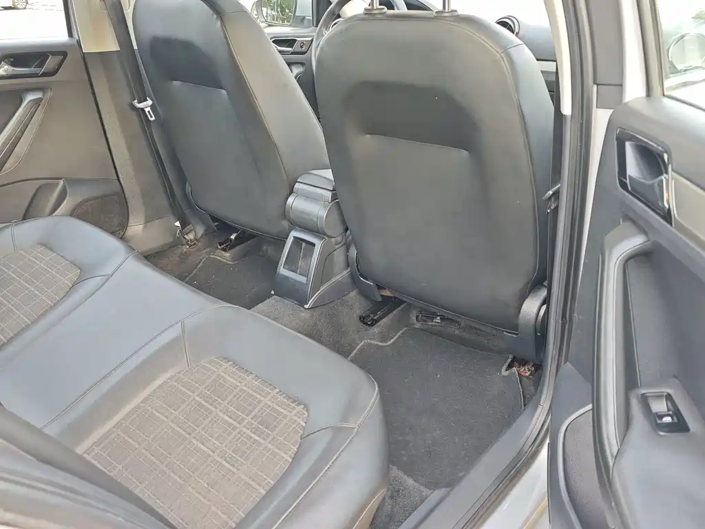 Volkswagen Jetta — миниатюра 16