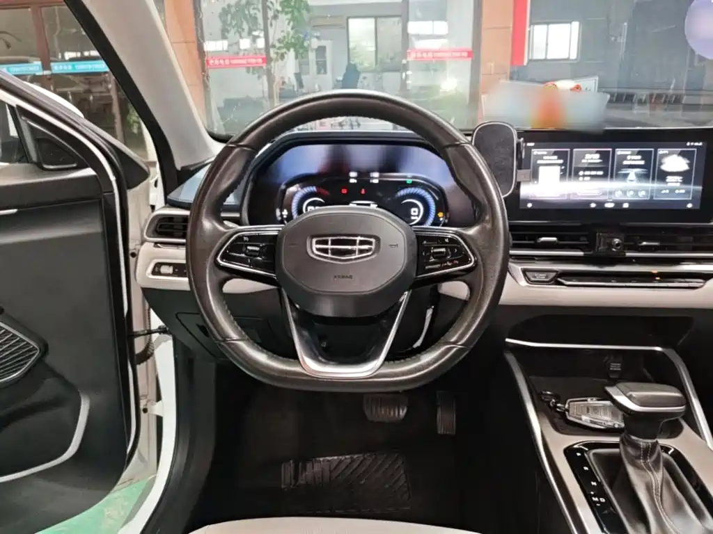 Geely Emgrand — миниатюра 11