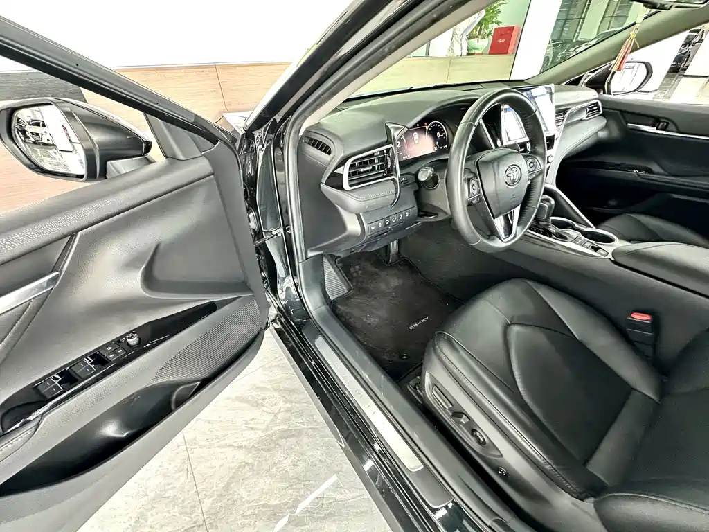 Toyota Camry — миниатюра 5