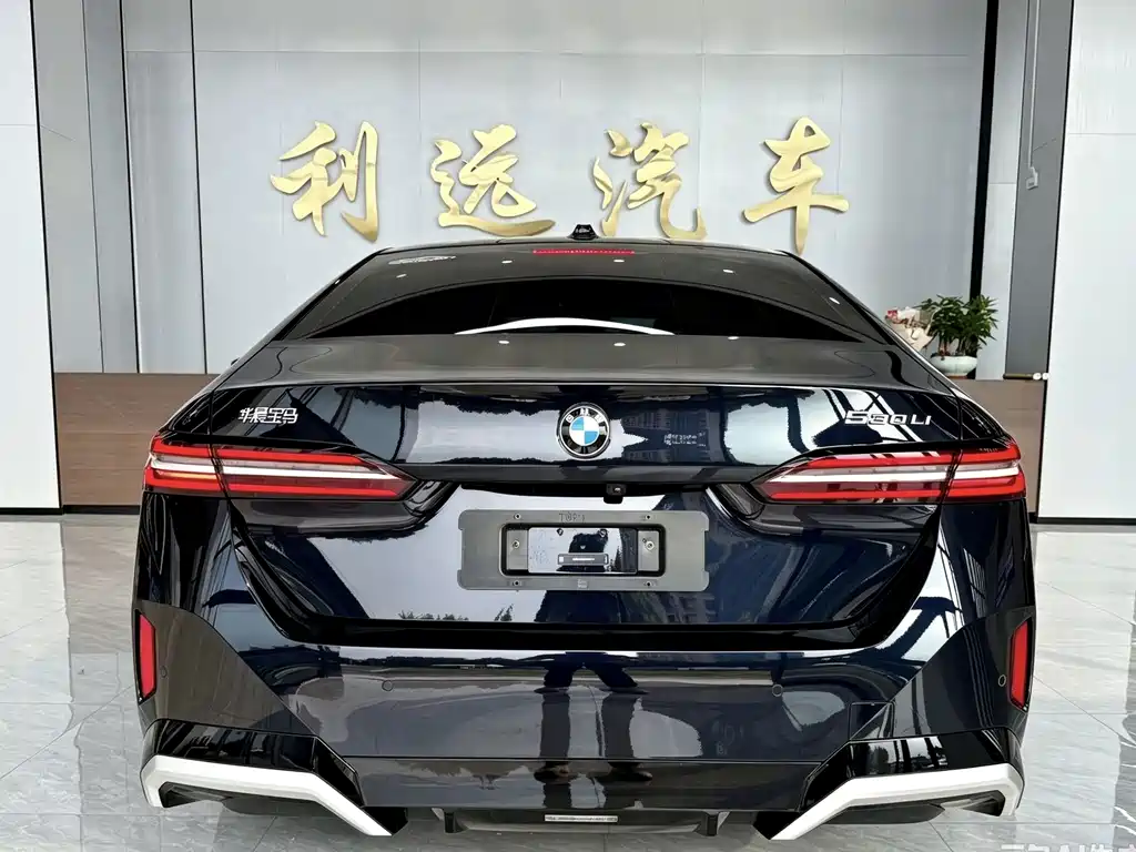 BMW 5 Series — миниатюра 11