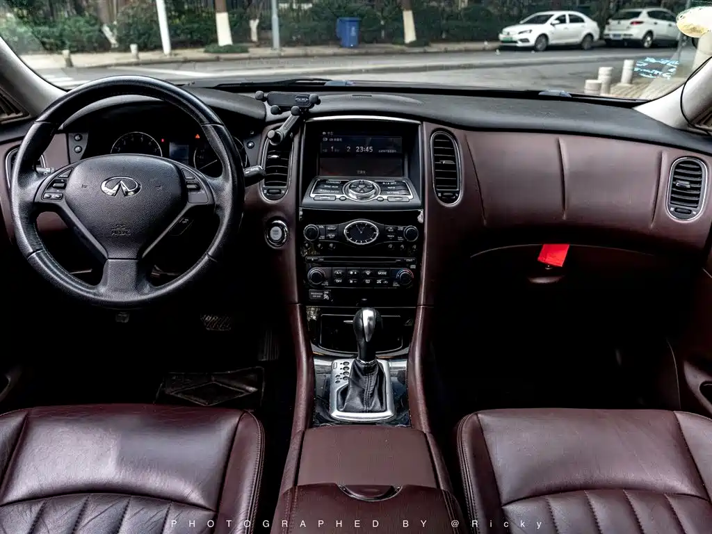 Infiniti QX50 2013 2.5L
