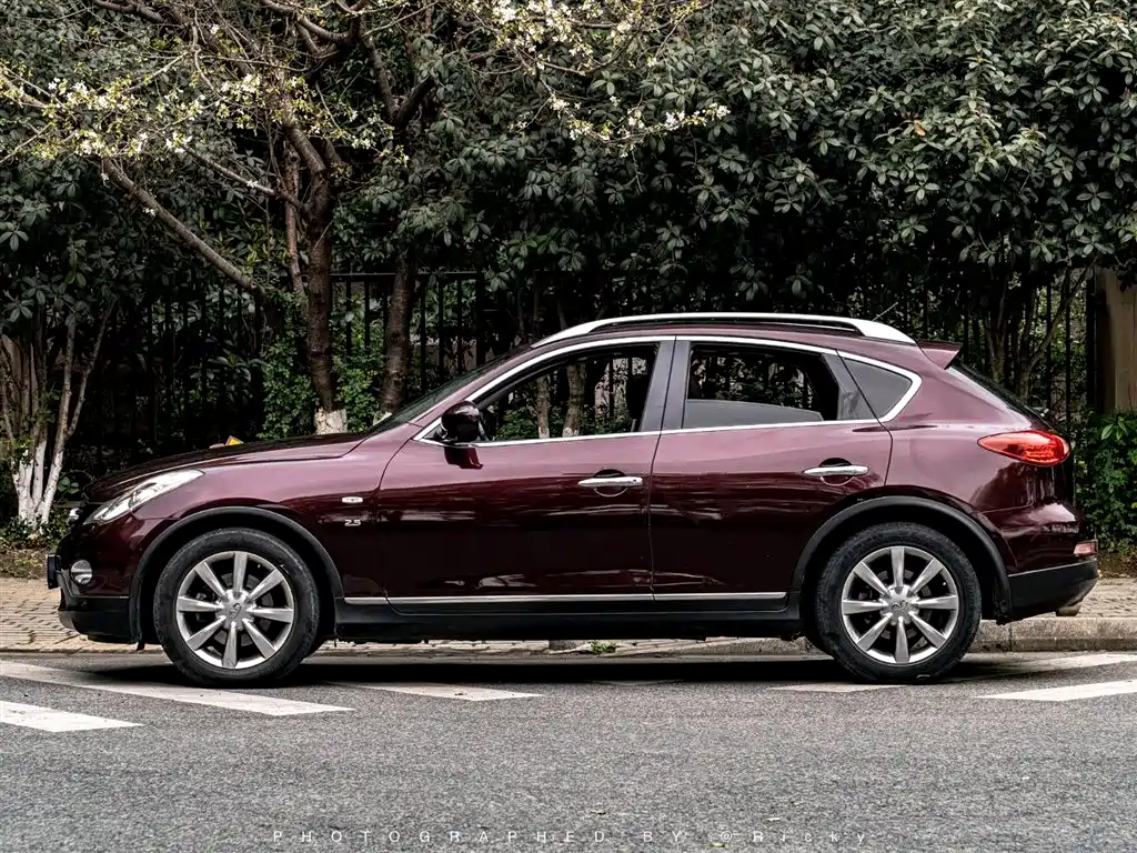 Infiniti QX50 2013 2.5L