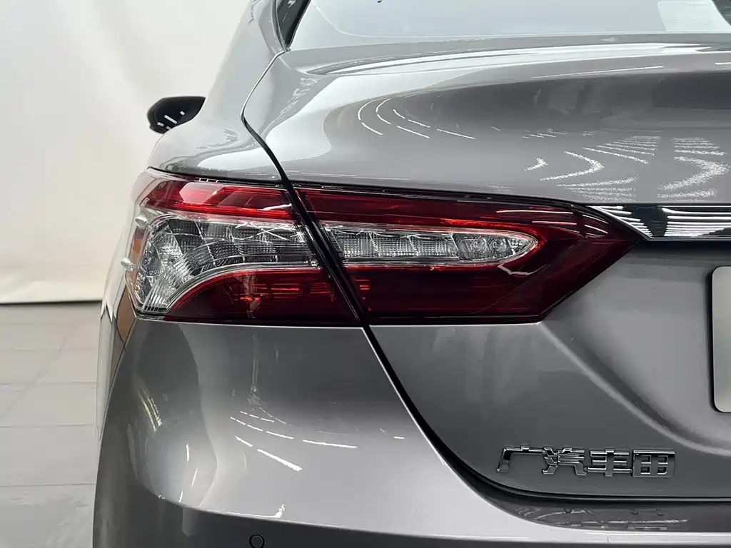 Toyota Camry — миниатюра 8