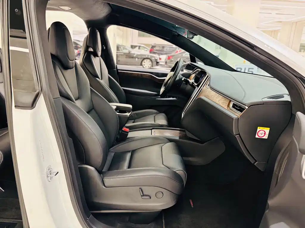 Tesla Model X — миниатюра 22