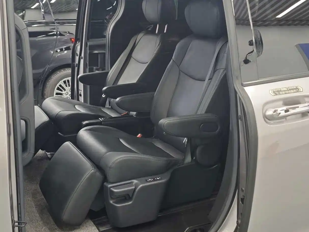 Toyota Sienna id 4617095 из Китая 13