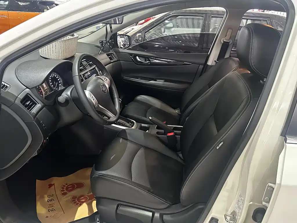 Nissan Tiida — миниатюра 7