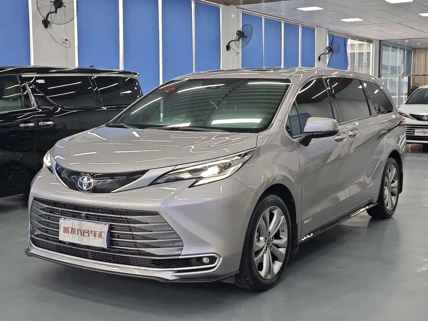 Toyota Sienna id 4617095 из Китая 14