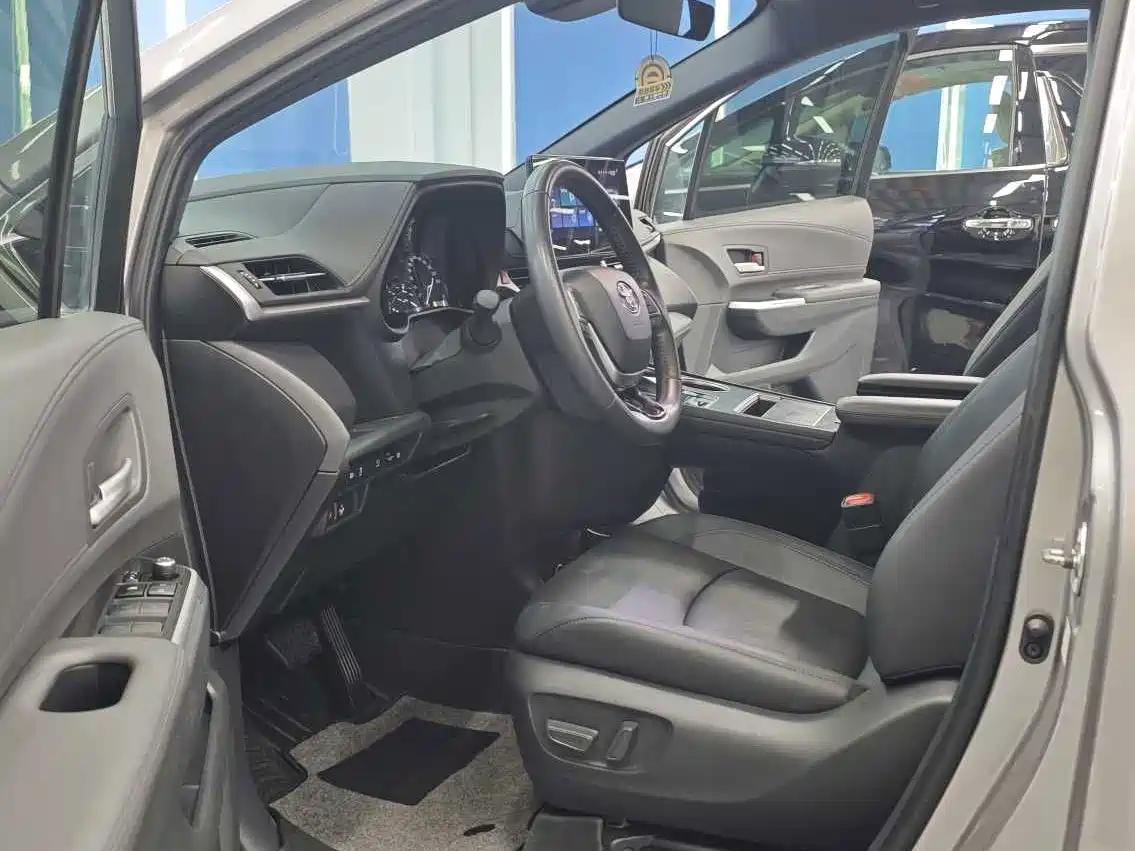 Toyota Sienna id 4617095 из Китая 15