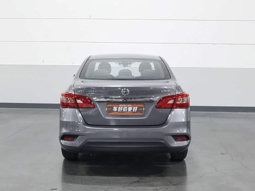 Nissan Sylphy 1.6 л 2023 г. Серебристо-серый, пробег 10000 км
