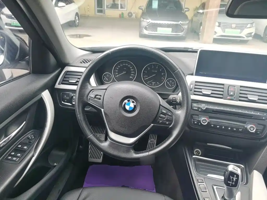 BMW 3 Series — миниатюра 11