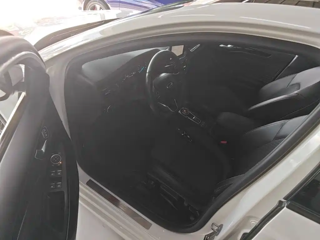 Ford Focus — миниатюра 16
