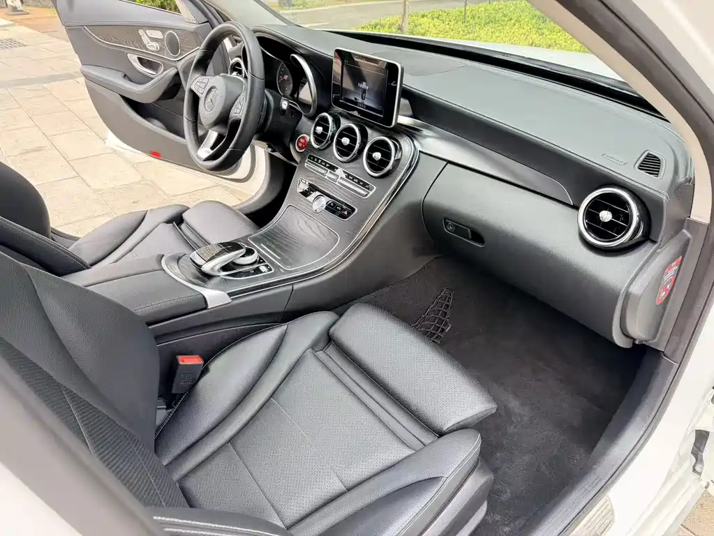 Mercedes-Benz C-Class — миниатюра 8