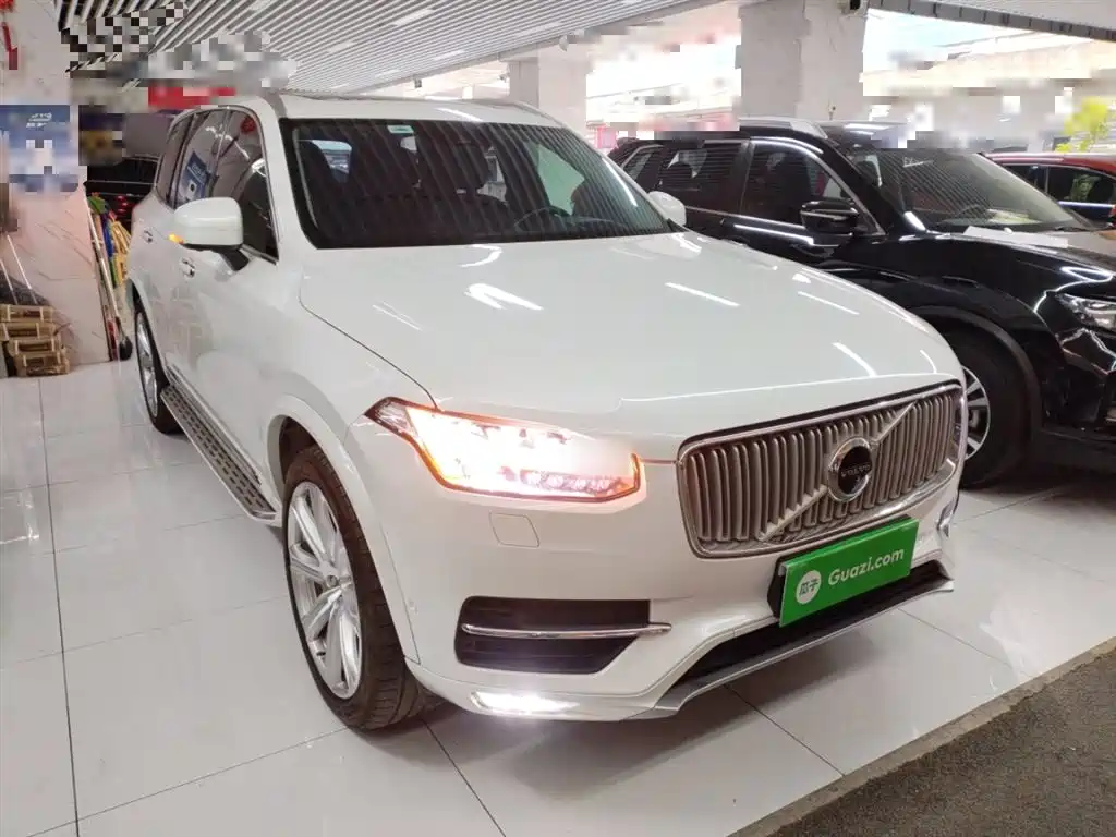 Volvo XC90 2017 T6 5 мест
