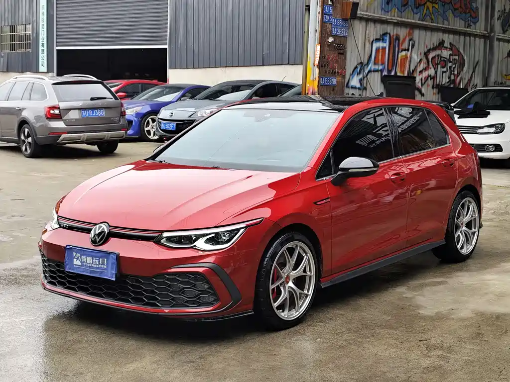 Купить Volkswagen Golf GTI