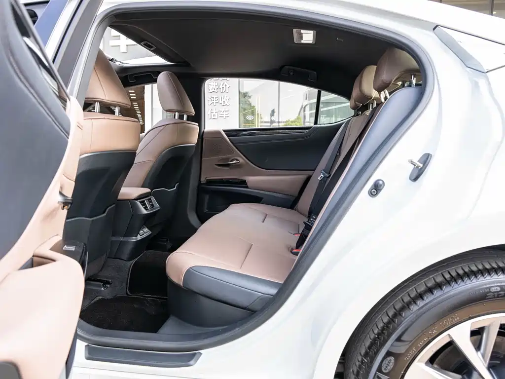 Lexus ES — миниатюра 10