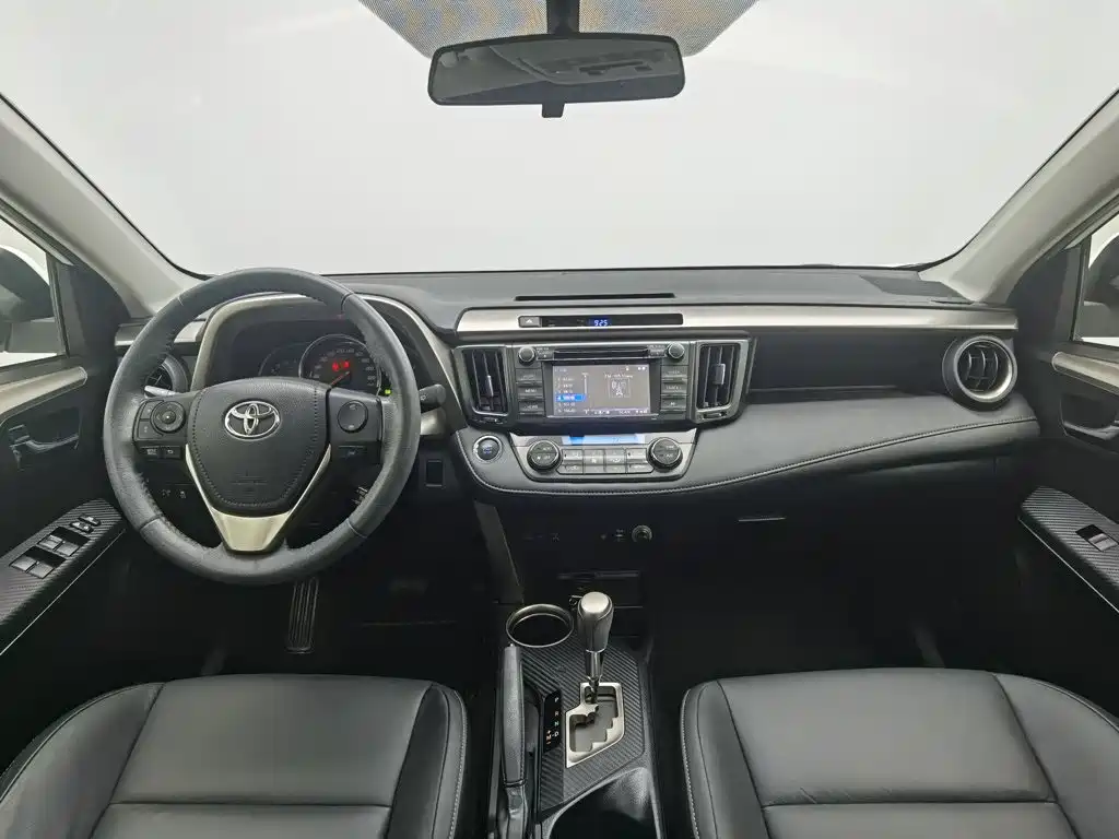 Toyota RAV4 — миниатюра 5