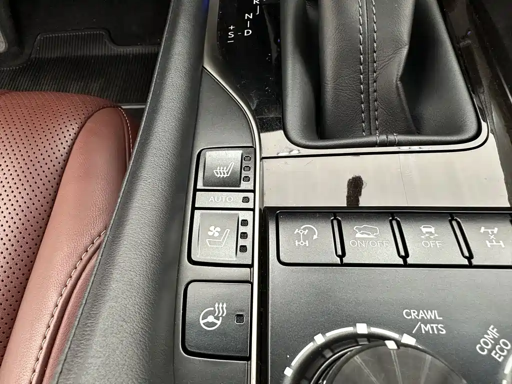 Lexus LX — миниатюра 23