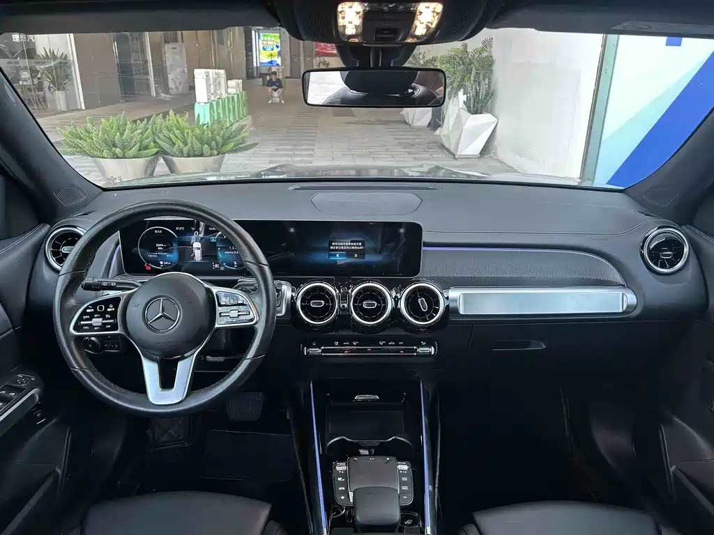 Mercedes-Benz GLB — миниатюра 9