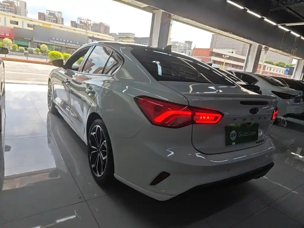 Ford Focus — миниатюра 5