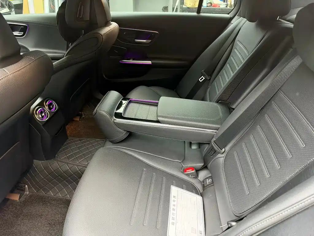 Mercedes-Benz C-Class — миниатюра 6