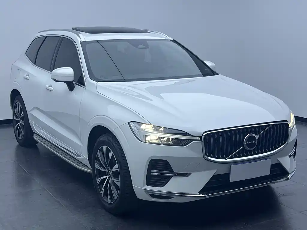 Volvo XC60 2024 B5 Luxury