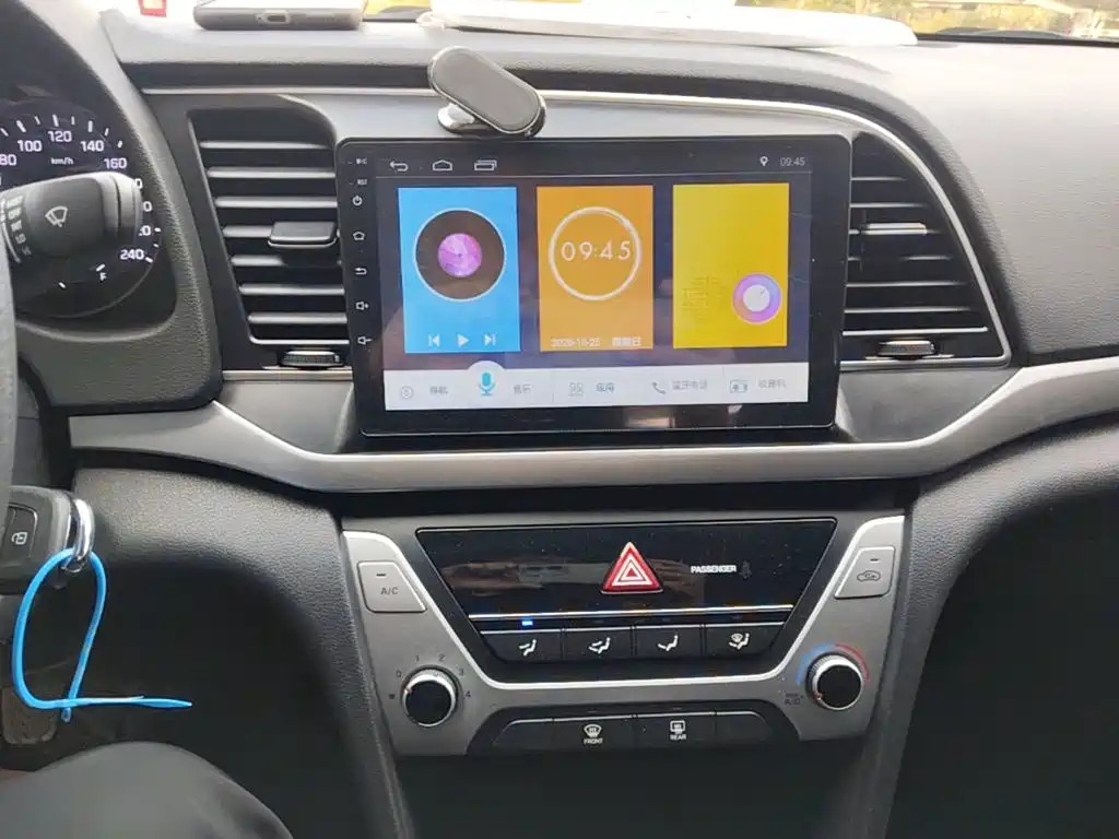 Hyundai Elantra — миниатюра 13