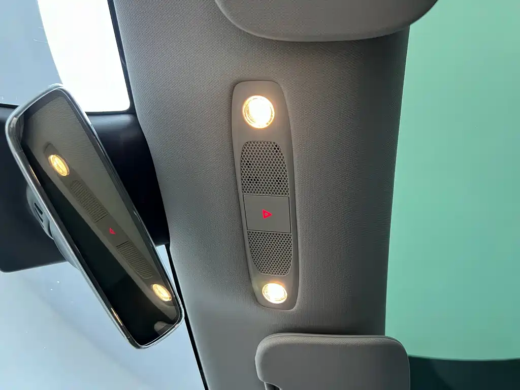 Tesla Model 3 — миниатюра 16